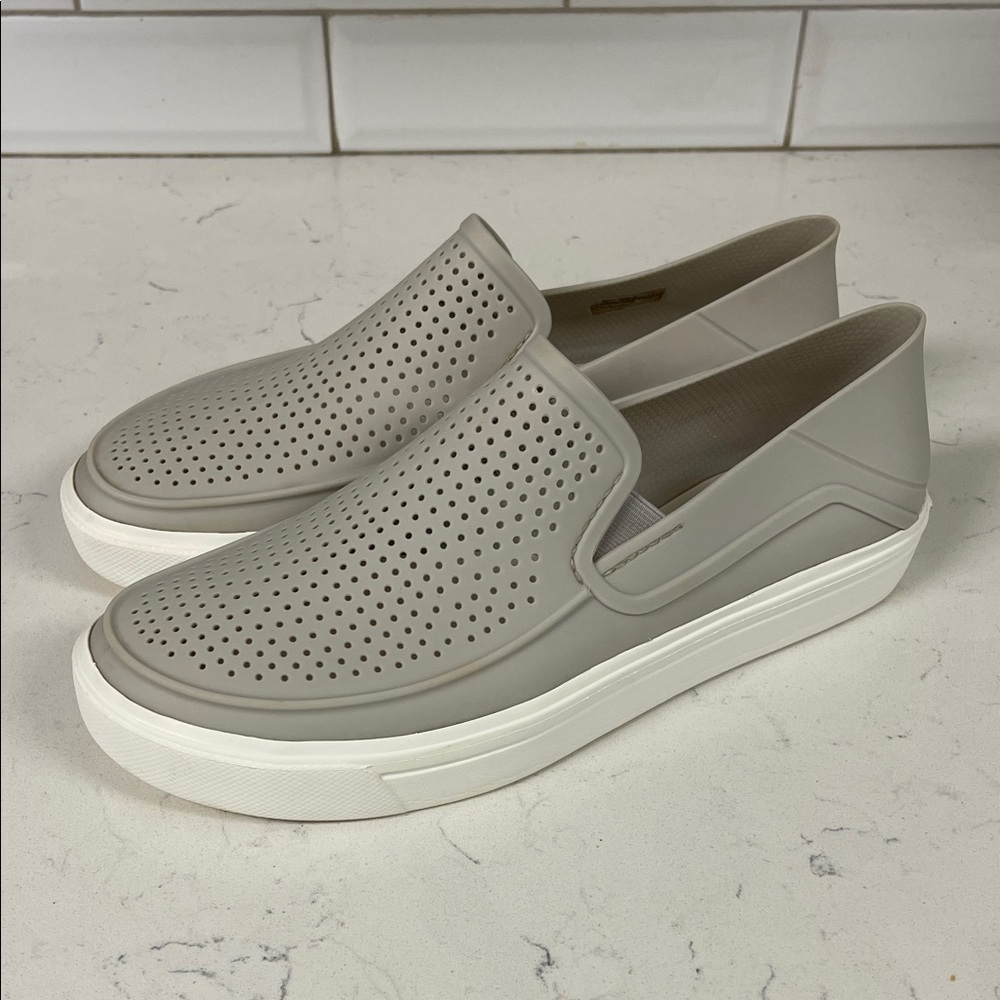 CROCS Iconic Comfort CitiLane Roka Slip On Women's 11 Grey Perforated Rubber